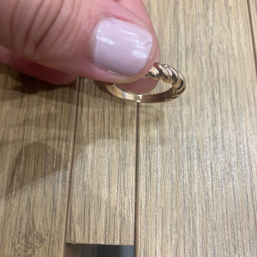 H&M ring 💍 - Picture 5 of 5